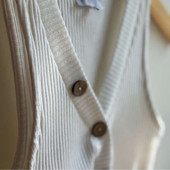 Cream Ribbed Knit Cropped Top - Picture 2 of 4